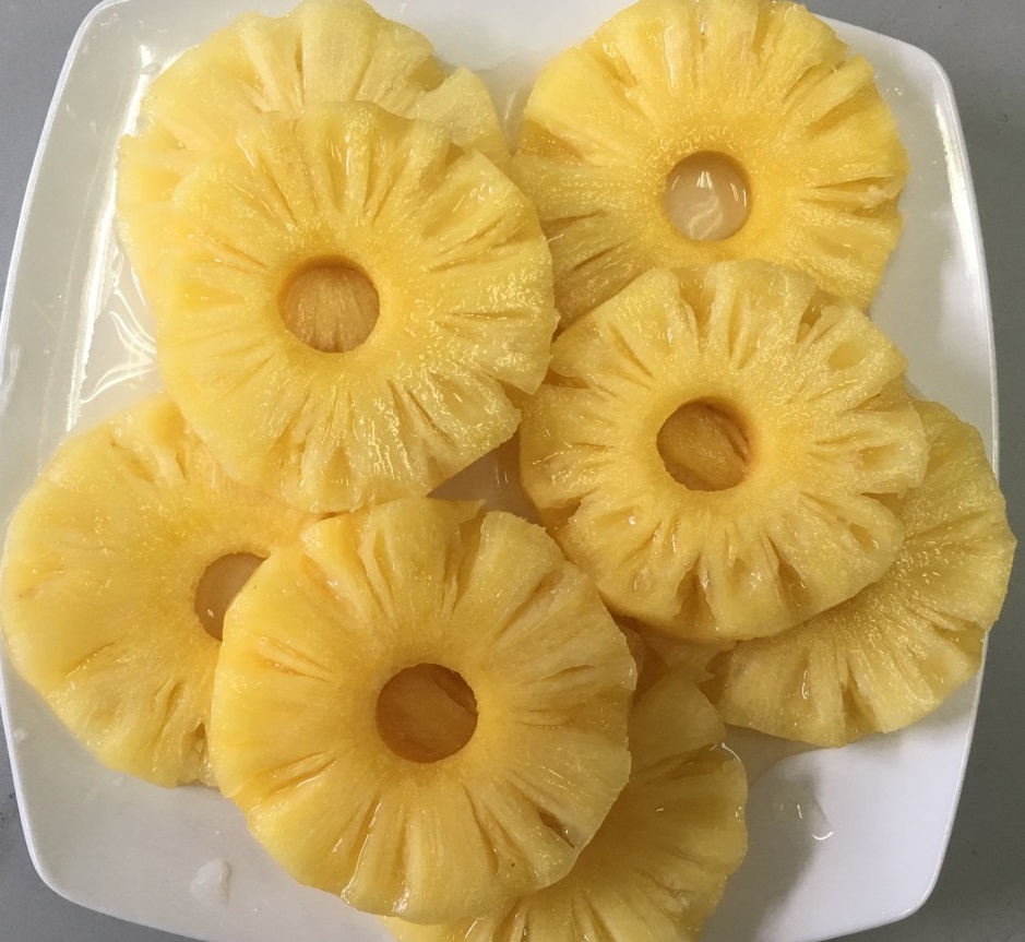 Canned pineapple slices